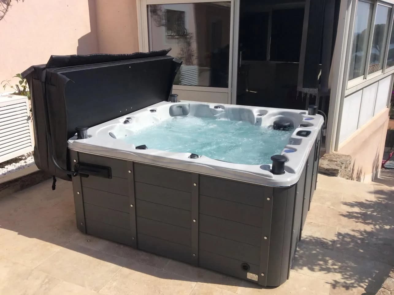 Installation d'un spa Ottawa Full option à Sainte-Maxime, autre vue du chantier