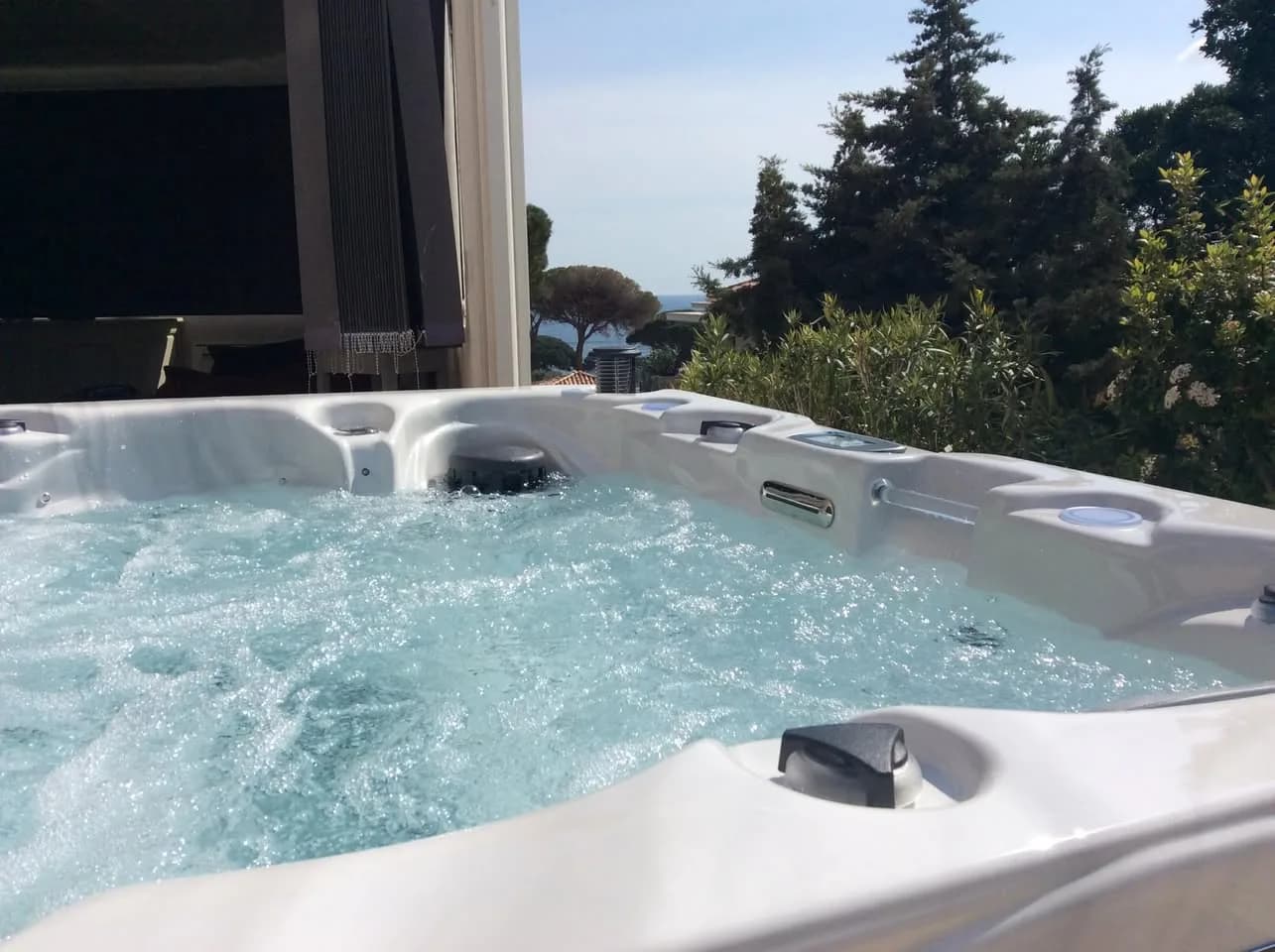 Installation d'un spa Ottawa Full option à Sainte-Maxime, autre vue du chantier