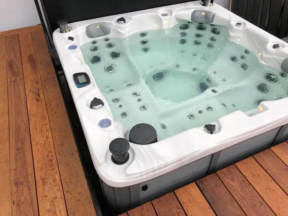 Installation d'un spa Ottawa Full option à Souffelnheim, autre vue du chantier