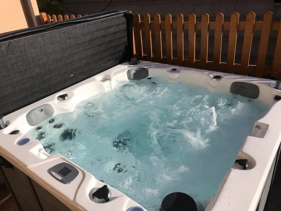 Installation d'un spa Ottawa Full option à Strasbourg, autre vue du chantier