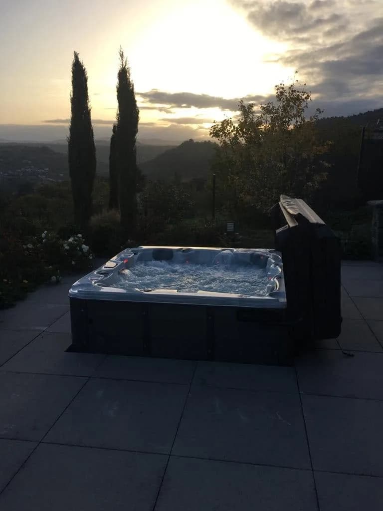 Installation d'un spa Ottawa à Le Puy-en-Velay, autre vue du chantier