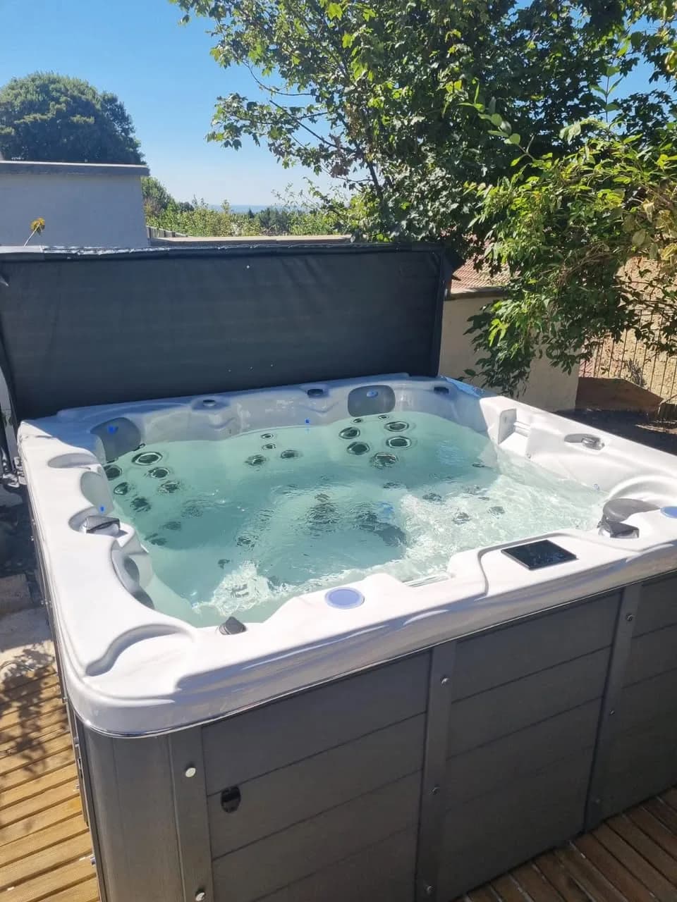 Installation d'un spa Ottawa à Rougemont-le-Château, autre vue du chantier