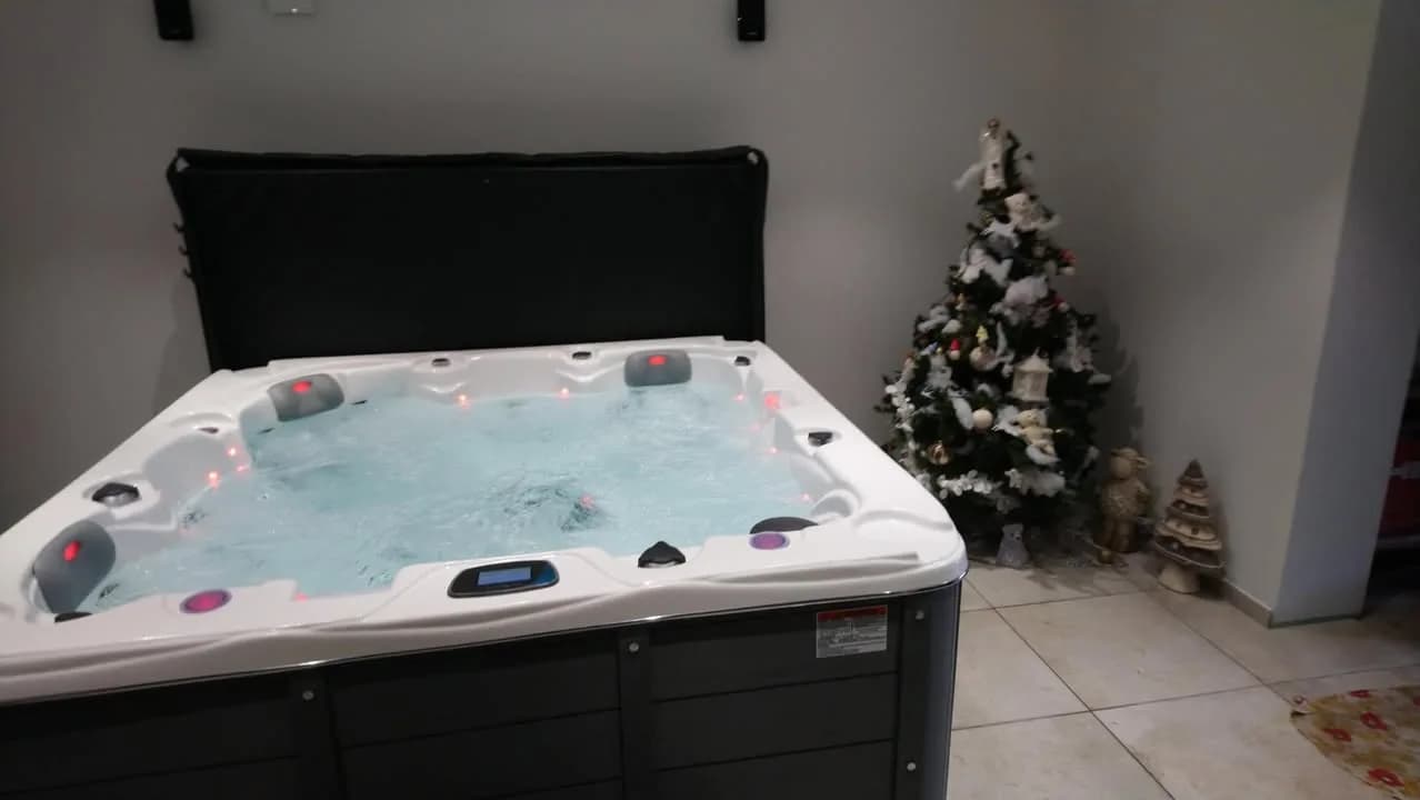Installation d'un spa Ottawa à Saint-Symphorien-d'Ozon, autre vue du chantier
