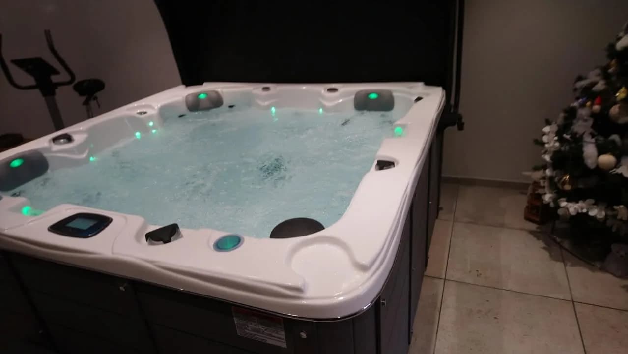 Installation d'un spa Ottawa à Saint-Symphorien-d'Ozon, autre vue du chantier