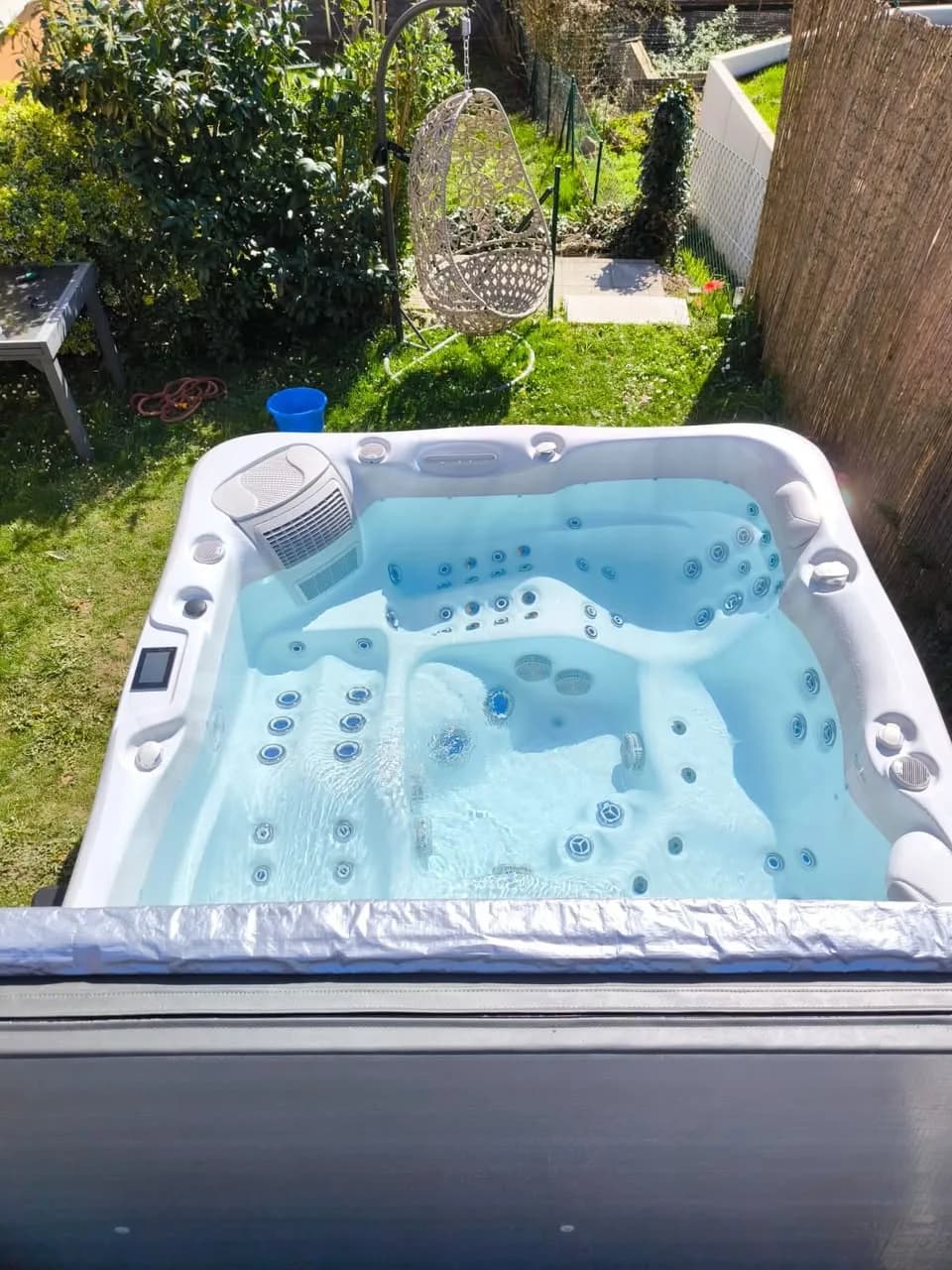 Installation d'un spa Poséidon à Buschwiller, dans le jardin