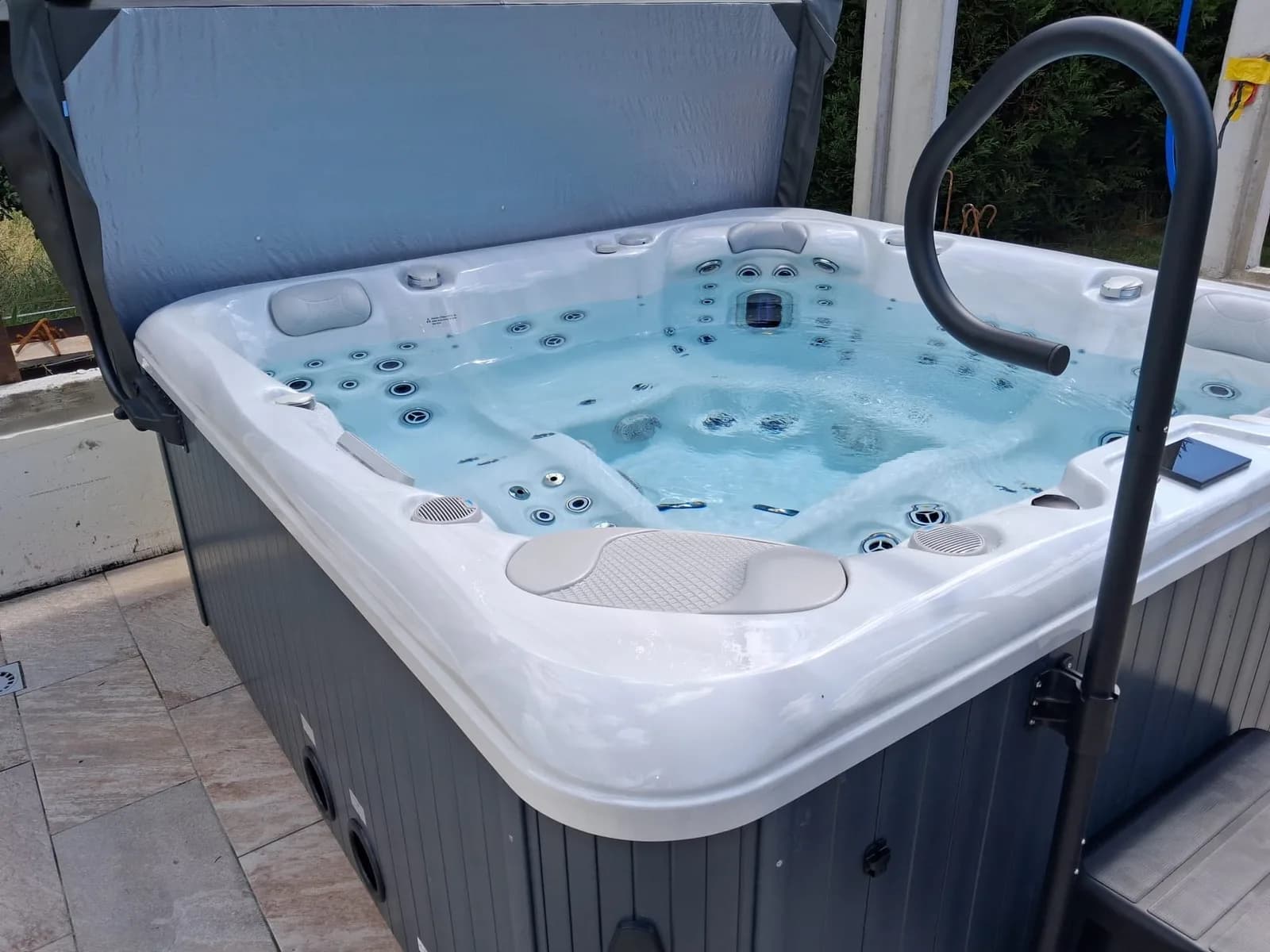 Installation d'un spa Poséidon Full option à Hausgauen, autre vue du chantier