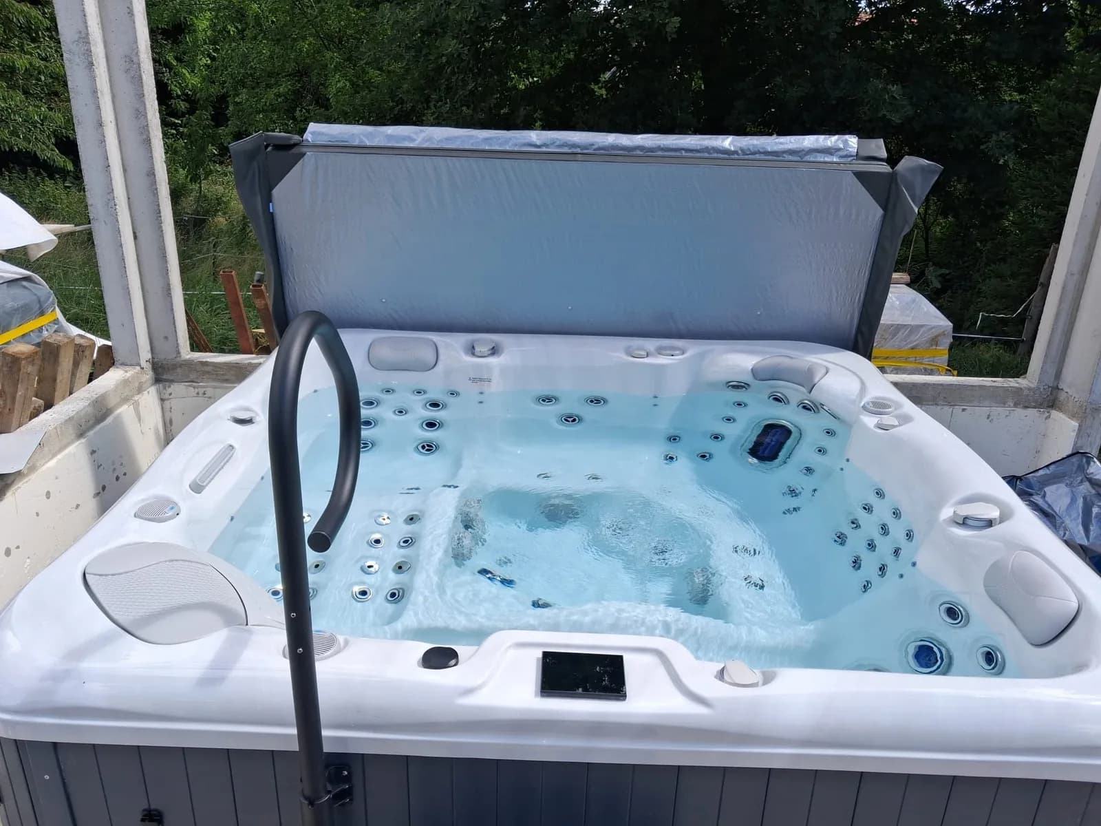 Installation d'un spa Poséidon Full option à Hausgauen, autre vue du chantier