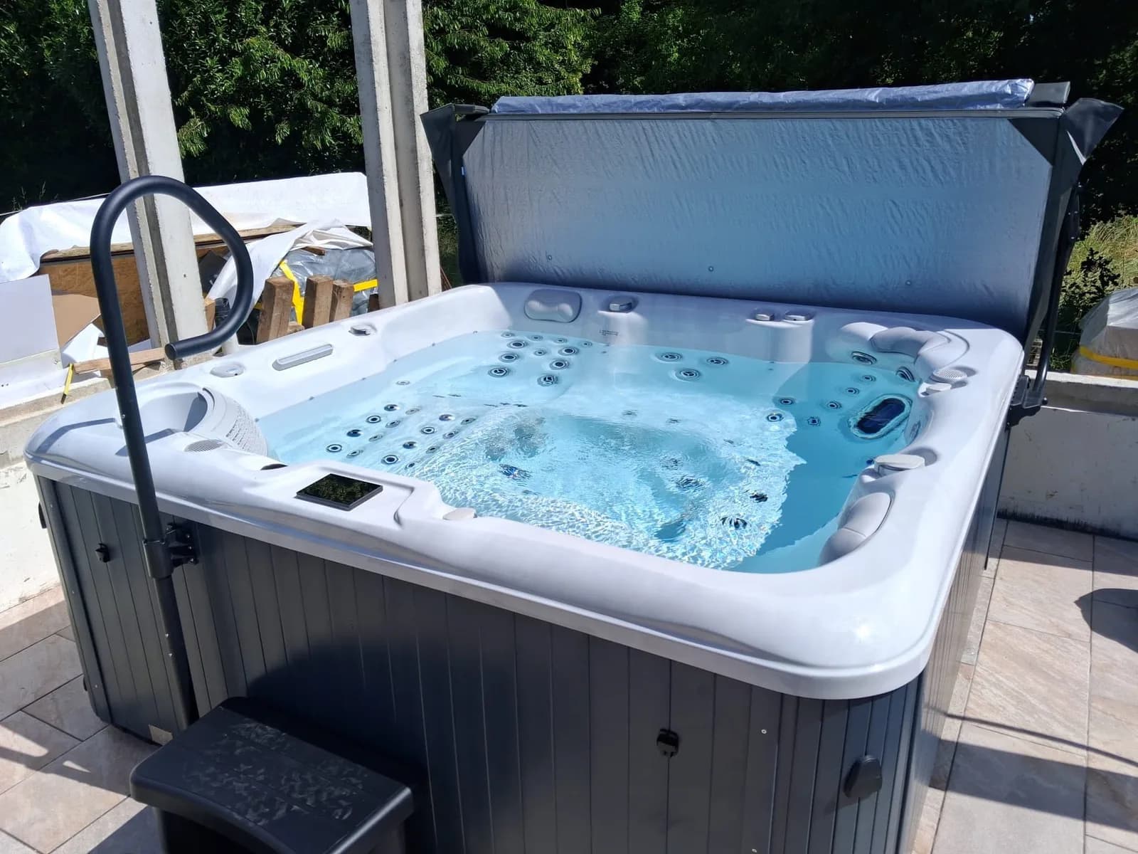 Installation d'un spa Poséidon Full option à Hausgauen, autre vue du chantier