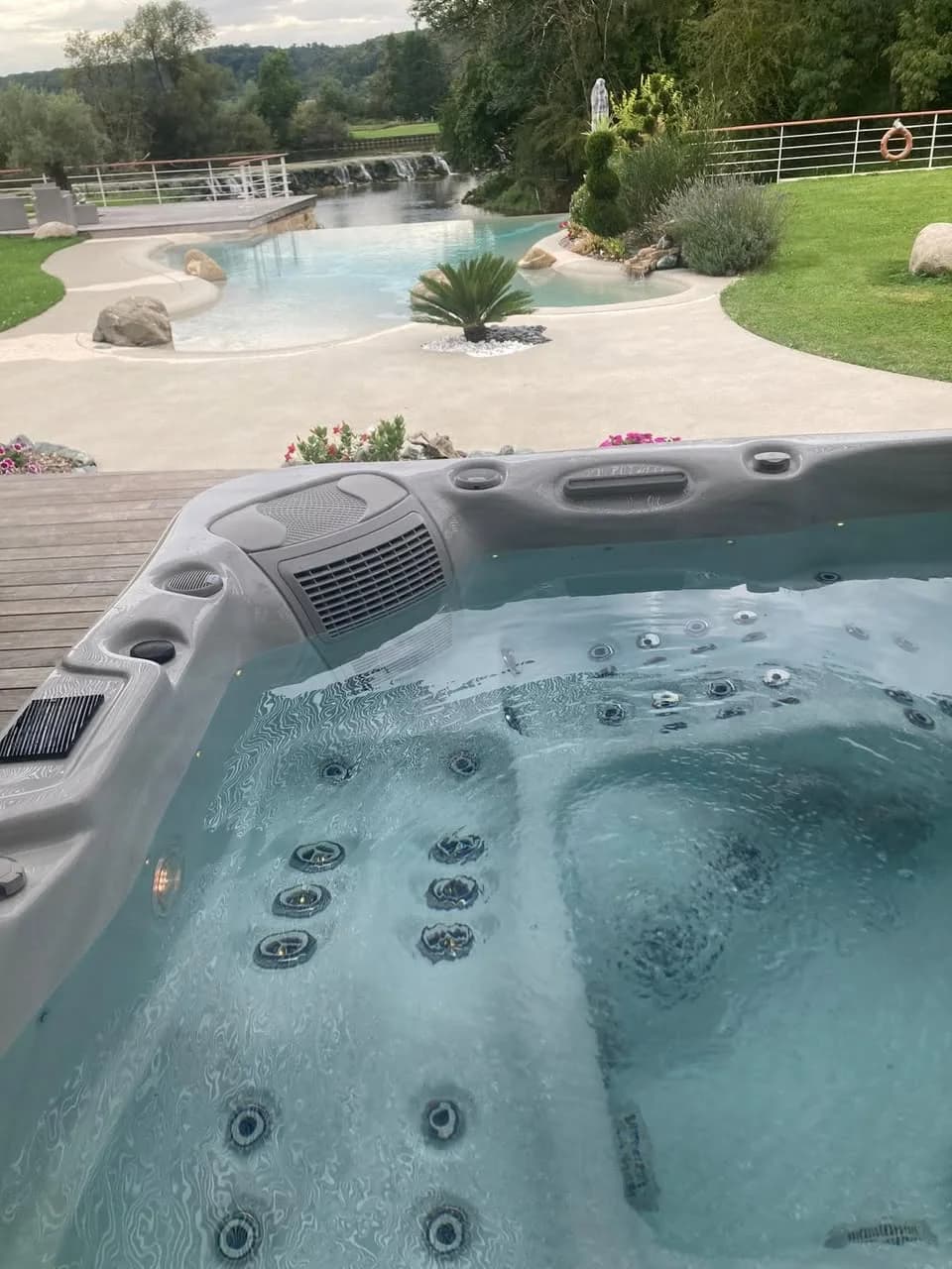 Installation d'un spa Poséidon Full option à Joinville, autre vue du chantier