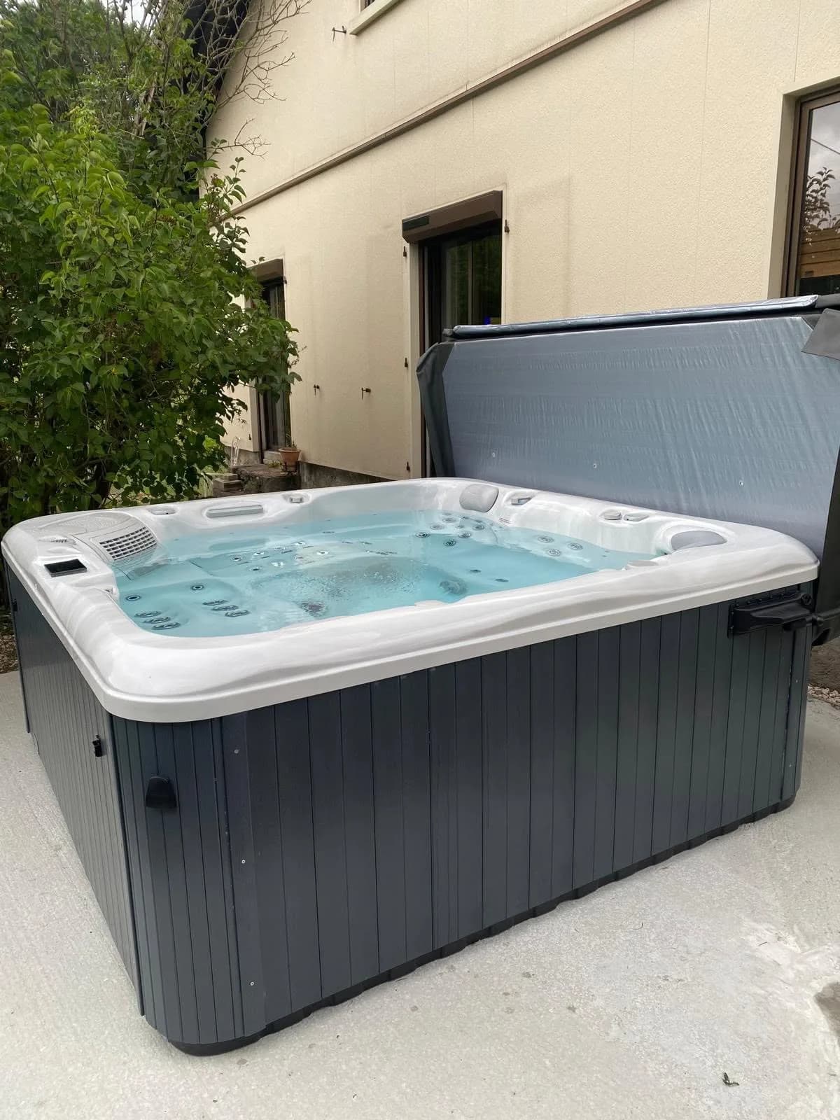 Installation d'un spa Poséidon Full option à Uffholtz, sur une dalle contre la façade