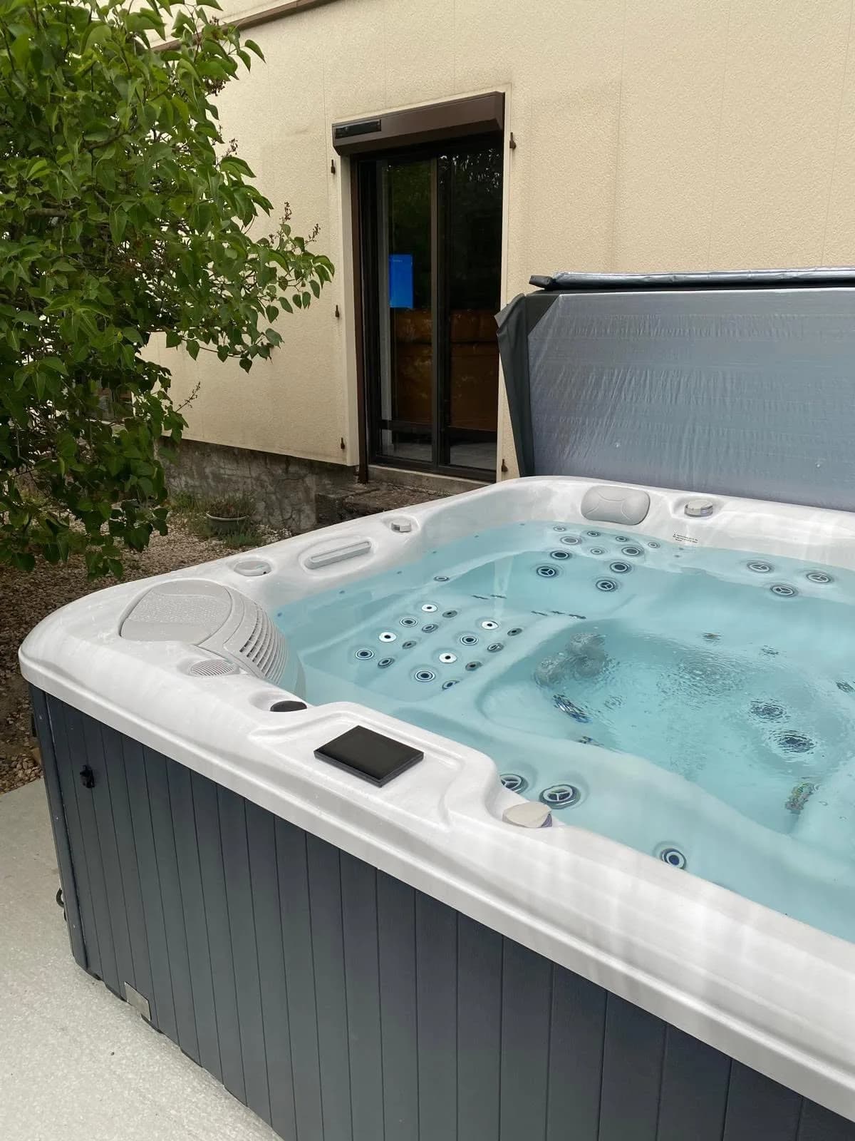 Installation d'un spa Poséidon Full option à Uffholtz, autre vue du chantier