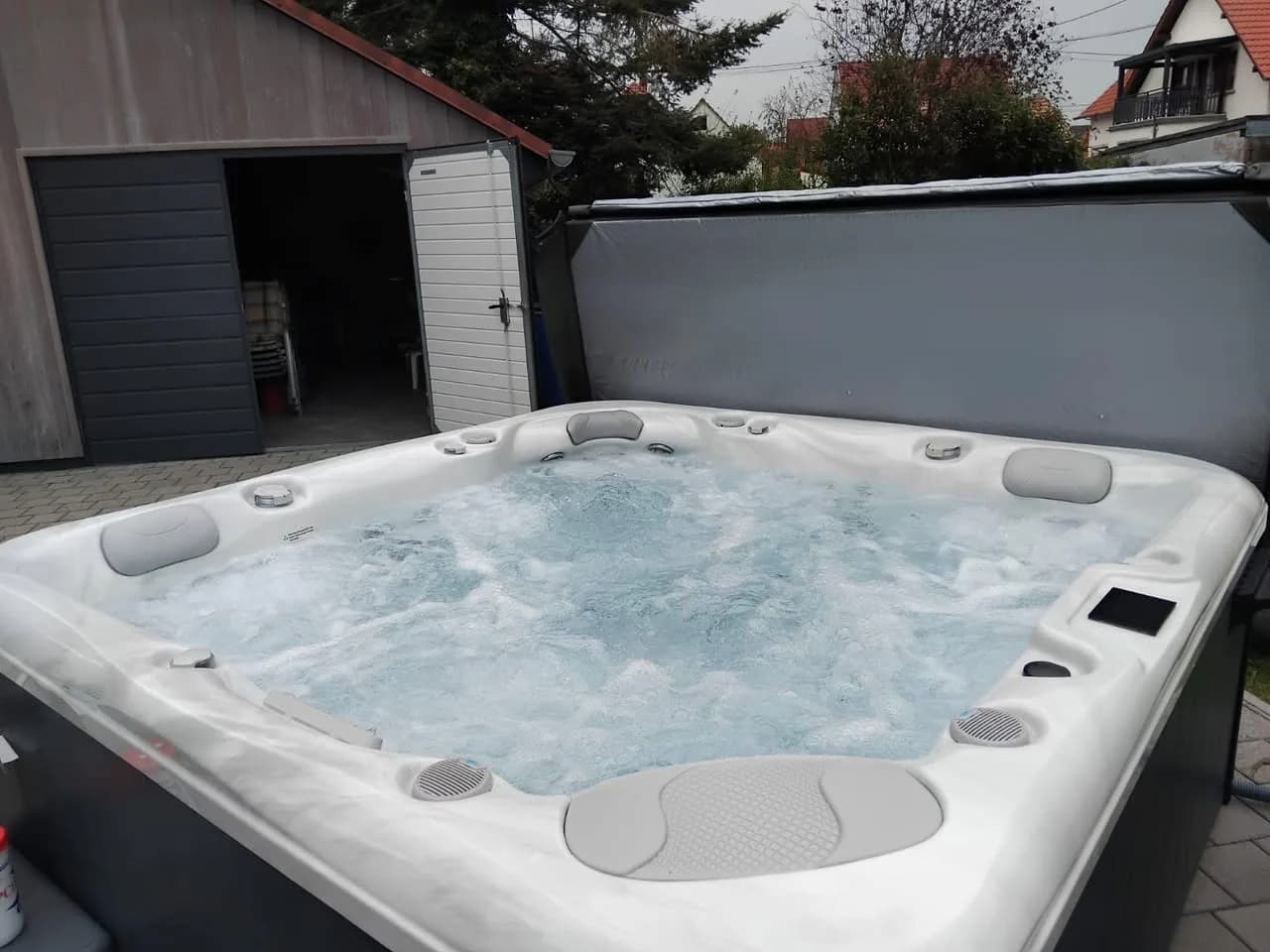Installation d'un spa Poséidon Full option à Weyersheim, autre vue du chantier