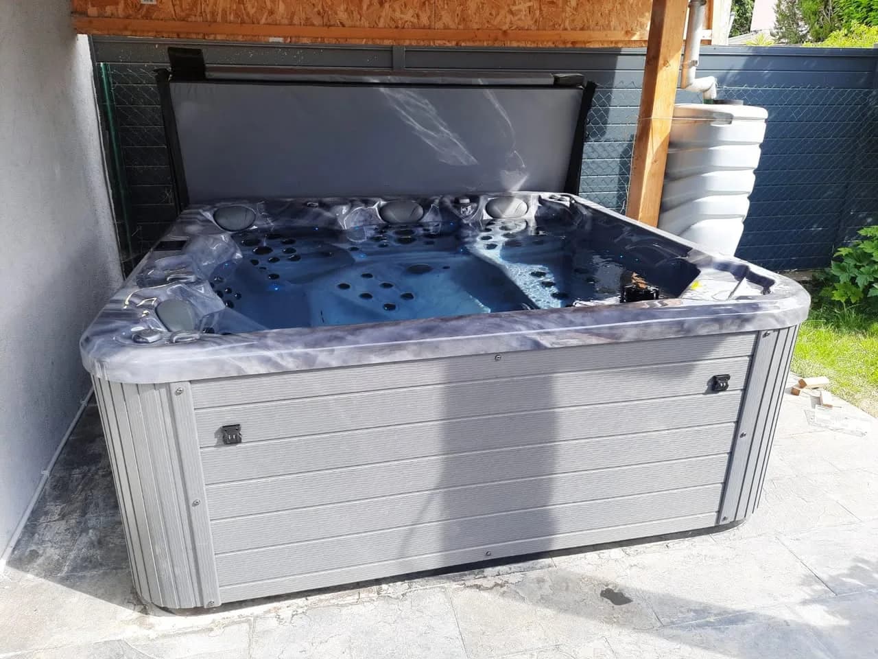 Installation d'un spa Poséidon à Mulhouse, autre vue du chantier