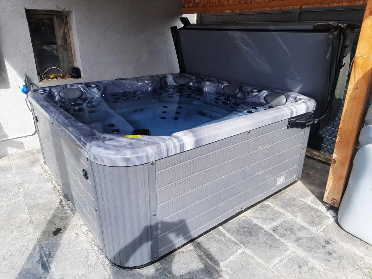 Installation d'un spa Poséidon à Mulhouse, autre vue du chantier