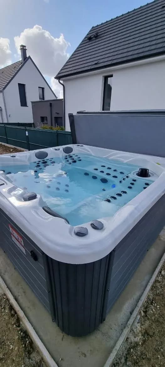 Installation d'un spa Poséidon à Sierentz, à côté de la maison
