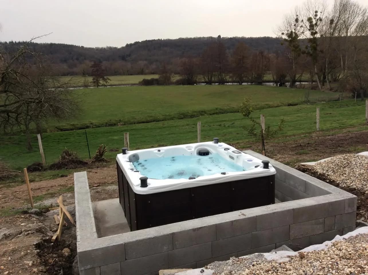 Installation d'un spa Québec à Corneville-sur-Risle, autre vue du chantier