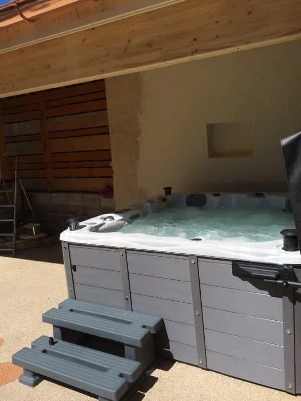 Installation d'un spa Québec Full option dans l'Ain, autre vue du chantier