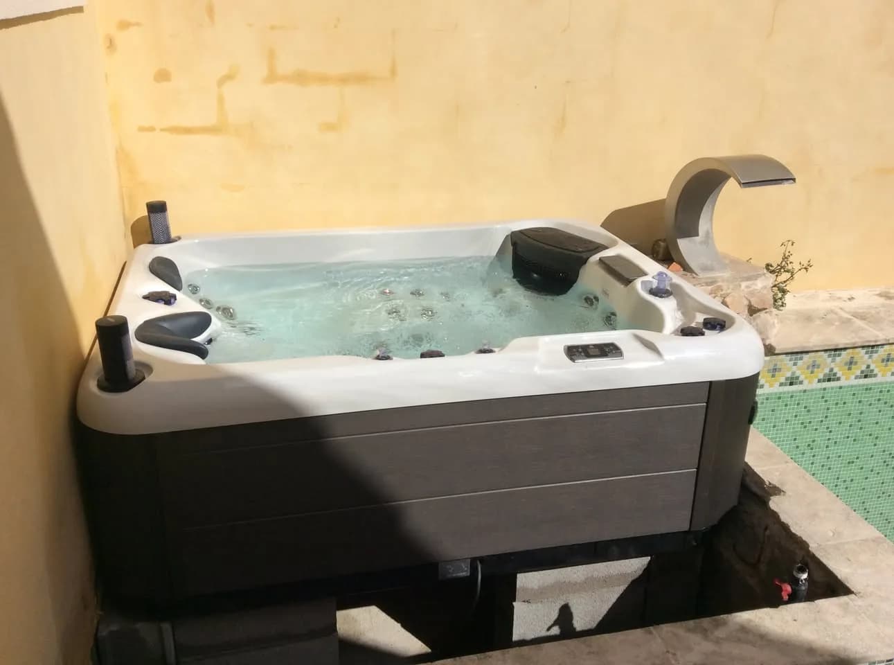 Installation d'un spa RC5 Full option à Carpentras, autre vue du chantier