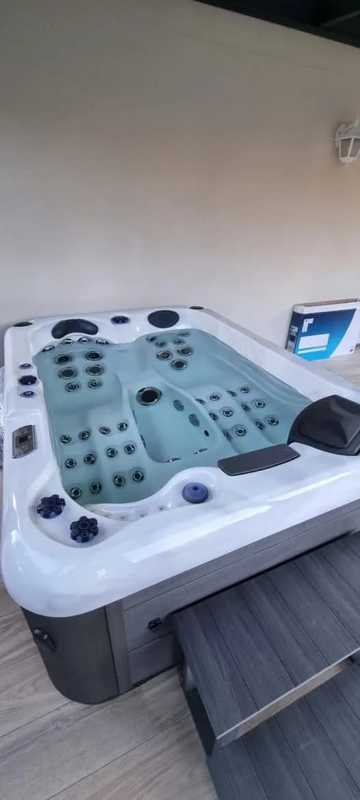 Installation d'un spa RC5 à Issenheim, autre vue du chantier