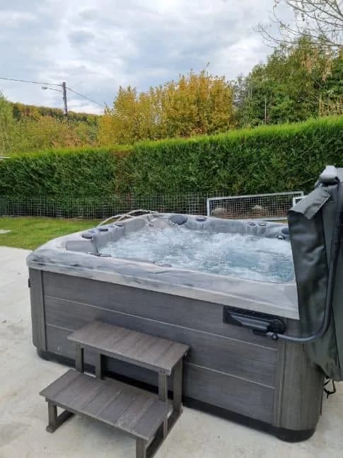 Installation d'un spa RC7 Full option à Audincourt, autre vue du chantier