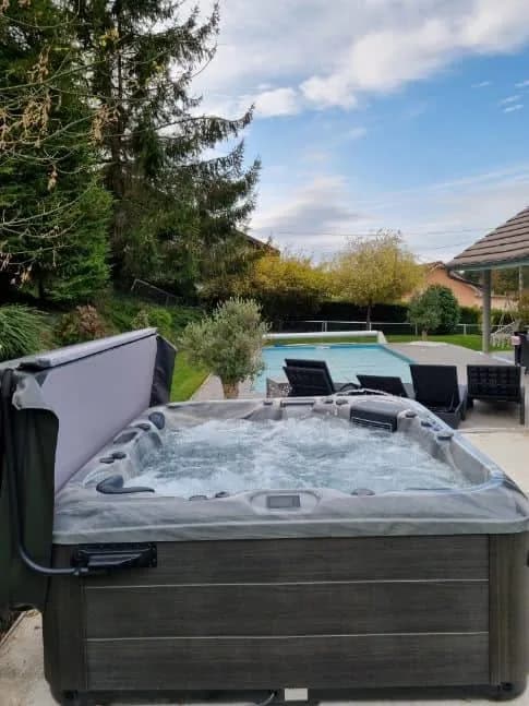 Installation d'un spa RC7 Full option à Audincourt, autre vue du chantier