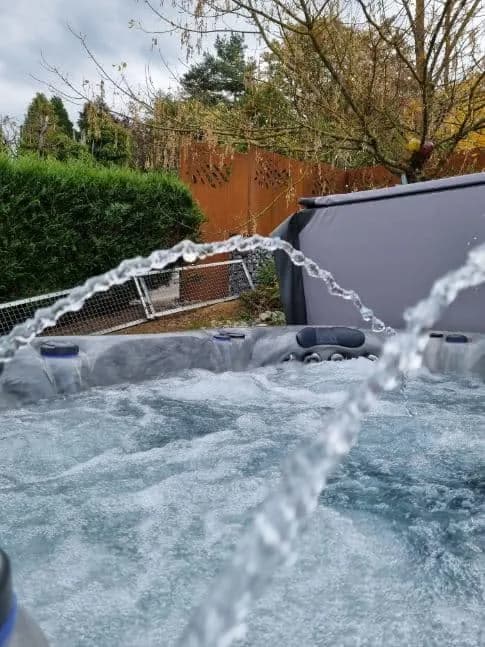 Installation d'un spa RC7 Full option à Audincourt, autre vue du chantier