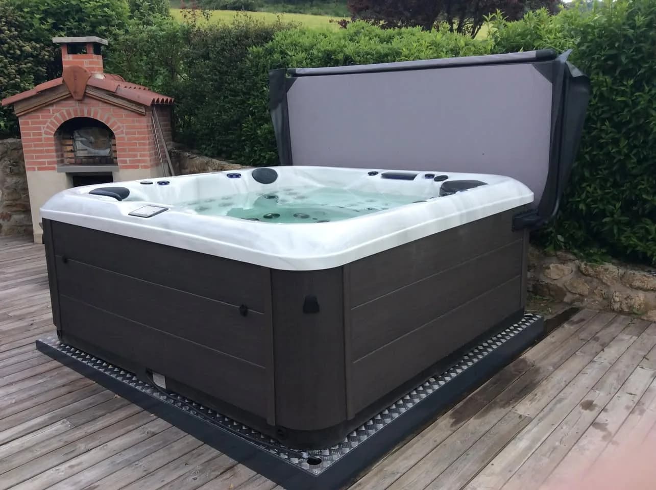 Installation d'un spa RC7 Full option à Bourg Andéol, autre vue du chantier