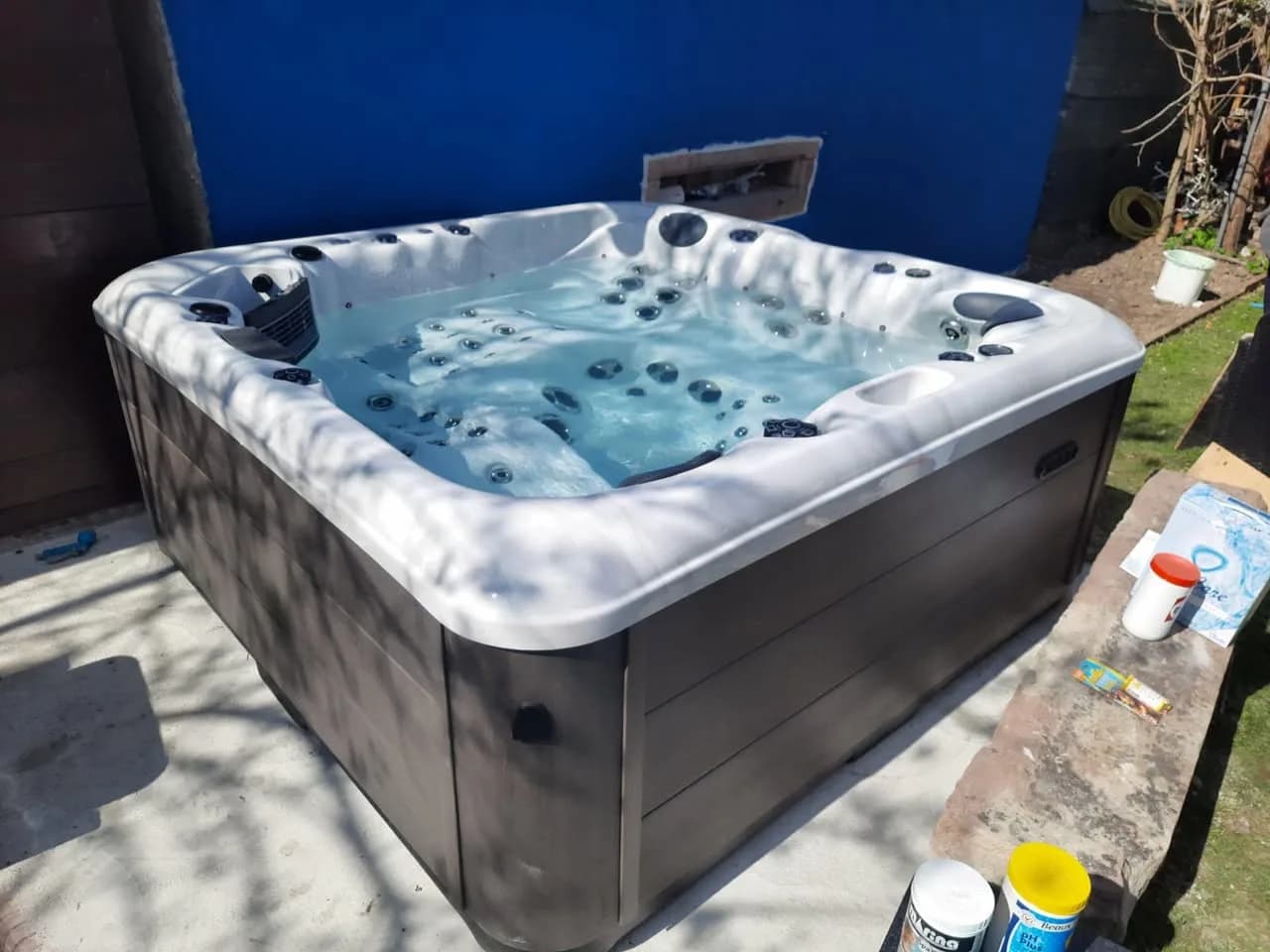 Installation d'un spa RC7 Full option à Buhl, autre vue du chantier