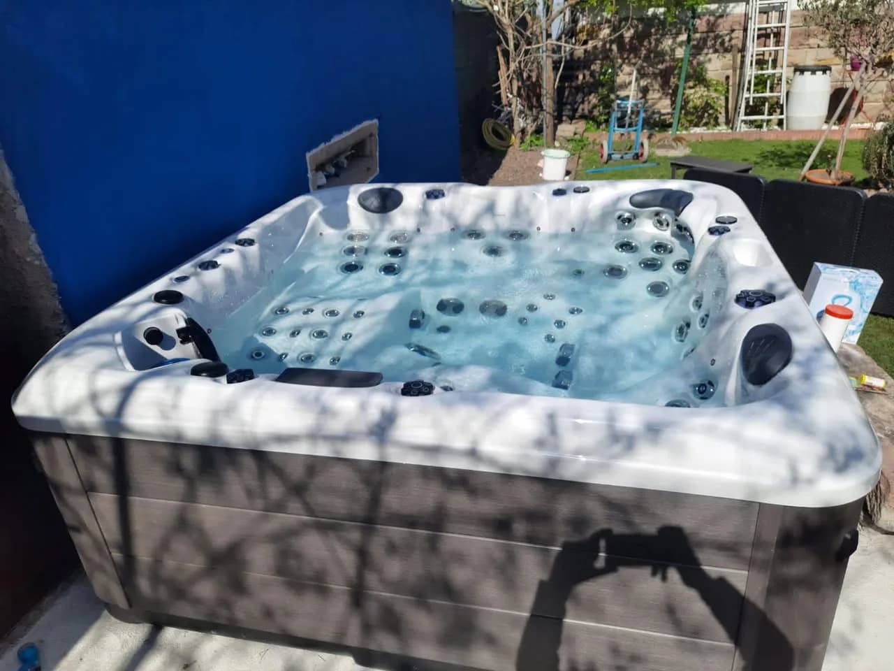 Installation d'un spa RC7 Full option à Buhl, autre vue du chantier
