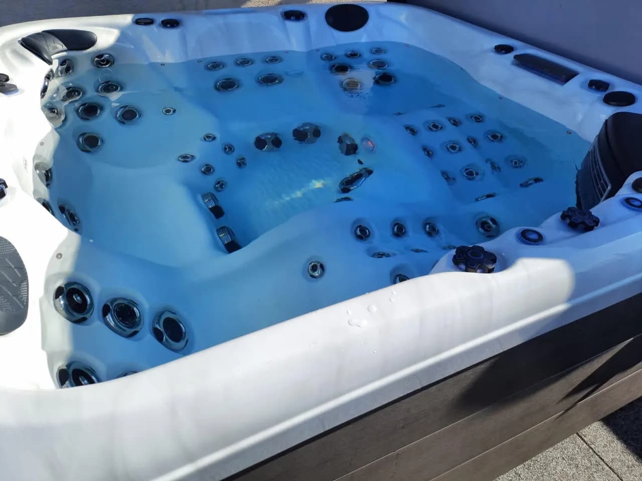 Installation d'un spa RC7 Full option à Burnhaupt-le-Haut, autre vue du chantier