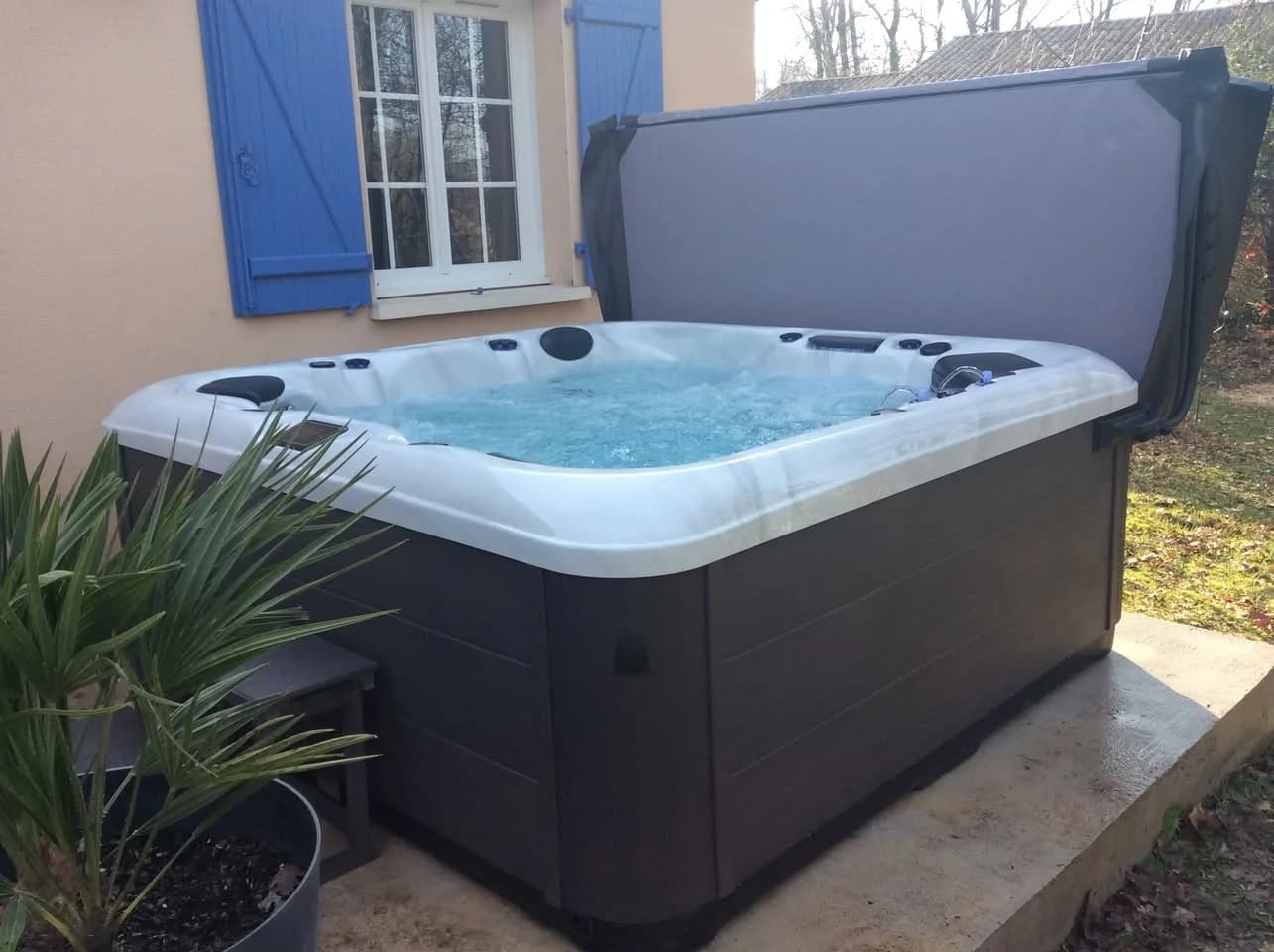 Installation d'un spa RC7 à Mensignac, autre vue du chantier