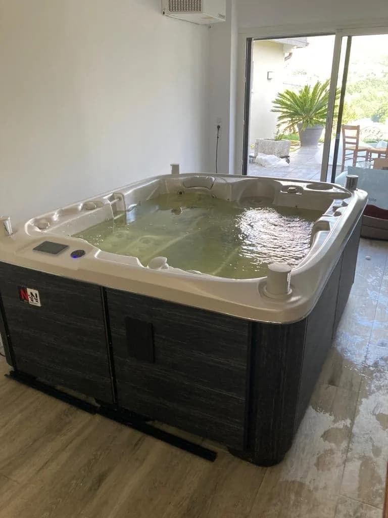 Installation d'un spa Rødberg Full option à Bellegarde, autre vue du chantier