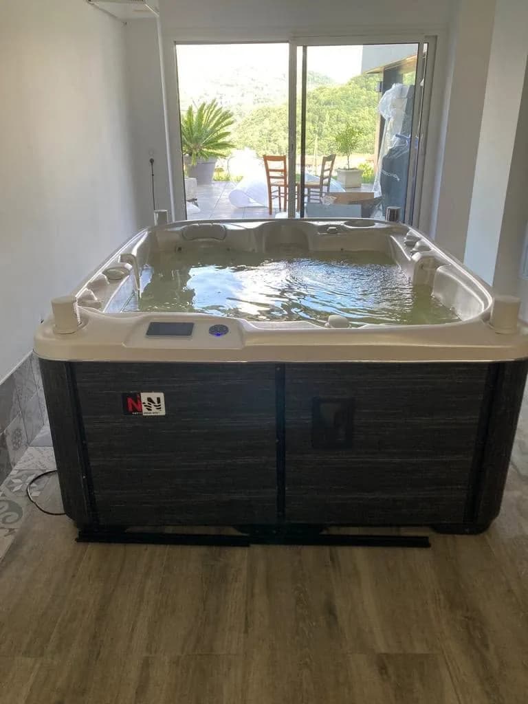 Installation d'un spa Rødberg Full option à Bellegarde, autre vue du chantier
