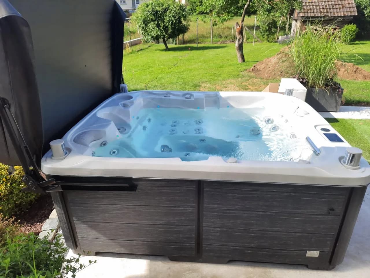 Installation d'un spa Rødberg Full option à Bouxwiller, autre vue du chantier
