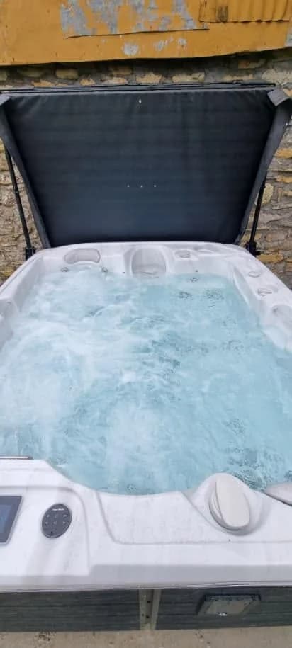 Installation d'un spa Rødberg Full option dans le Territoire de Belfort, autre vue du chantier