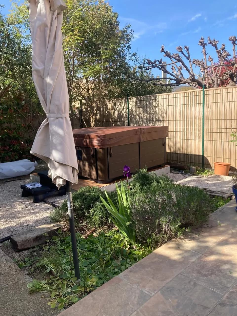 Installation d'un spa Rødberg Full option à Gardanne, autre vue du chantier