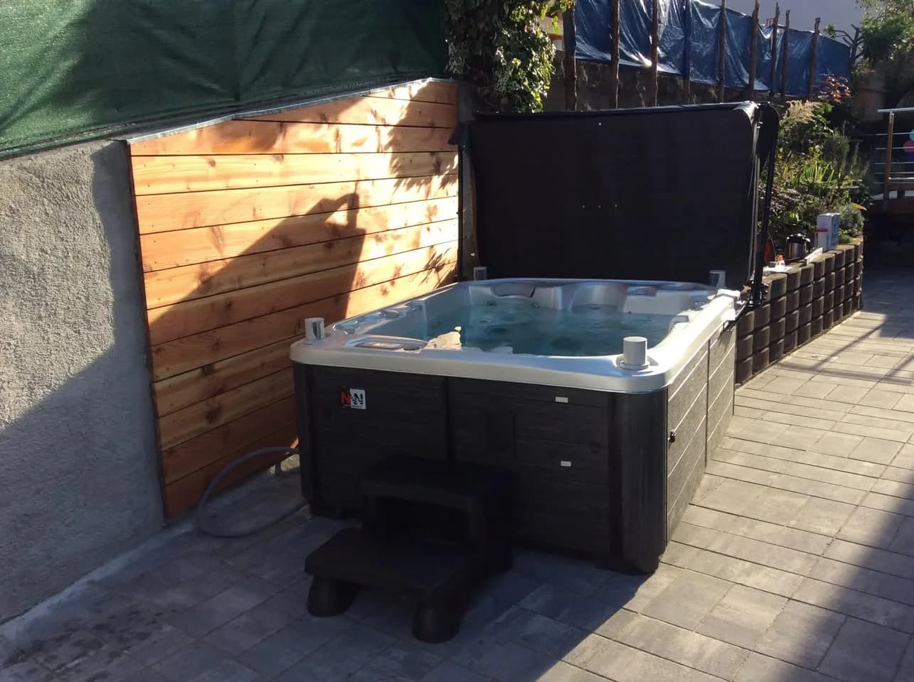 Installation d'un spa Rødberg Full option à Griesbach-au-Val, autre vue du chantier