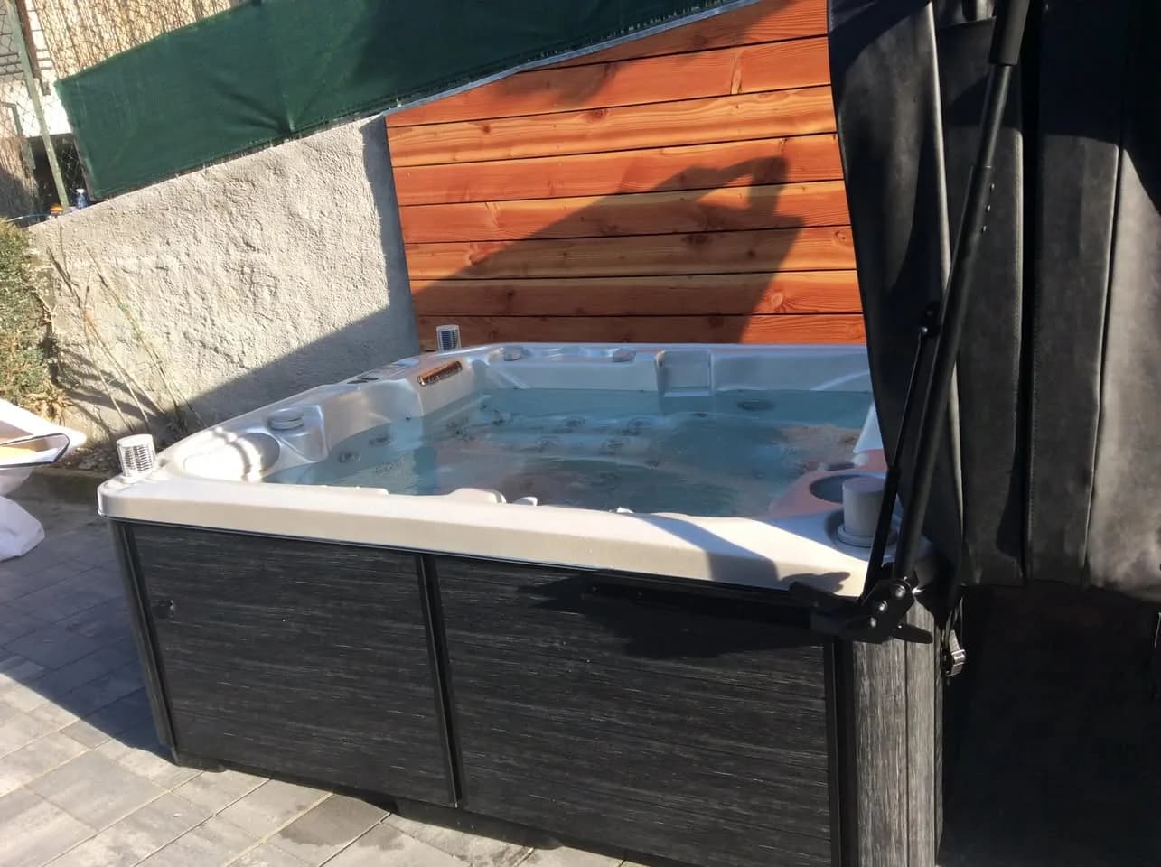 Installation d'un spa Rødberg Full option à Griesbach-au-Val, autre vue du chantier