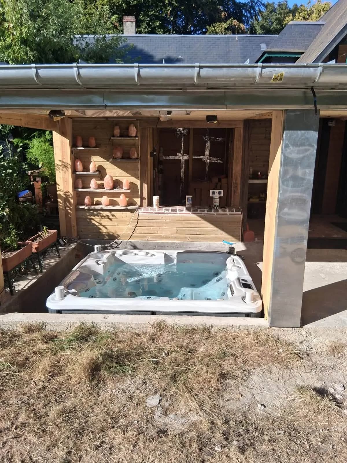 Installation d'un spa Rødberg Full option à La Gonfrière, autre vue du chantier