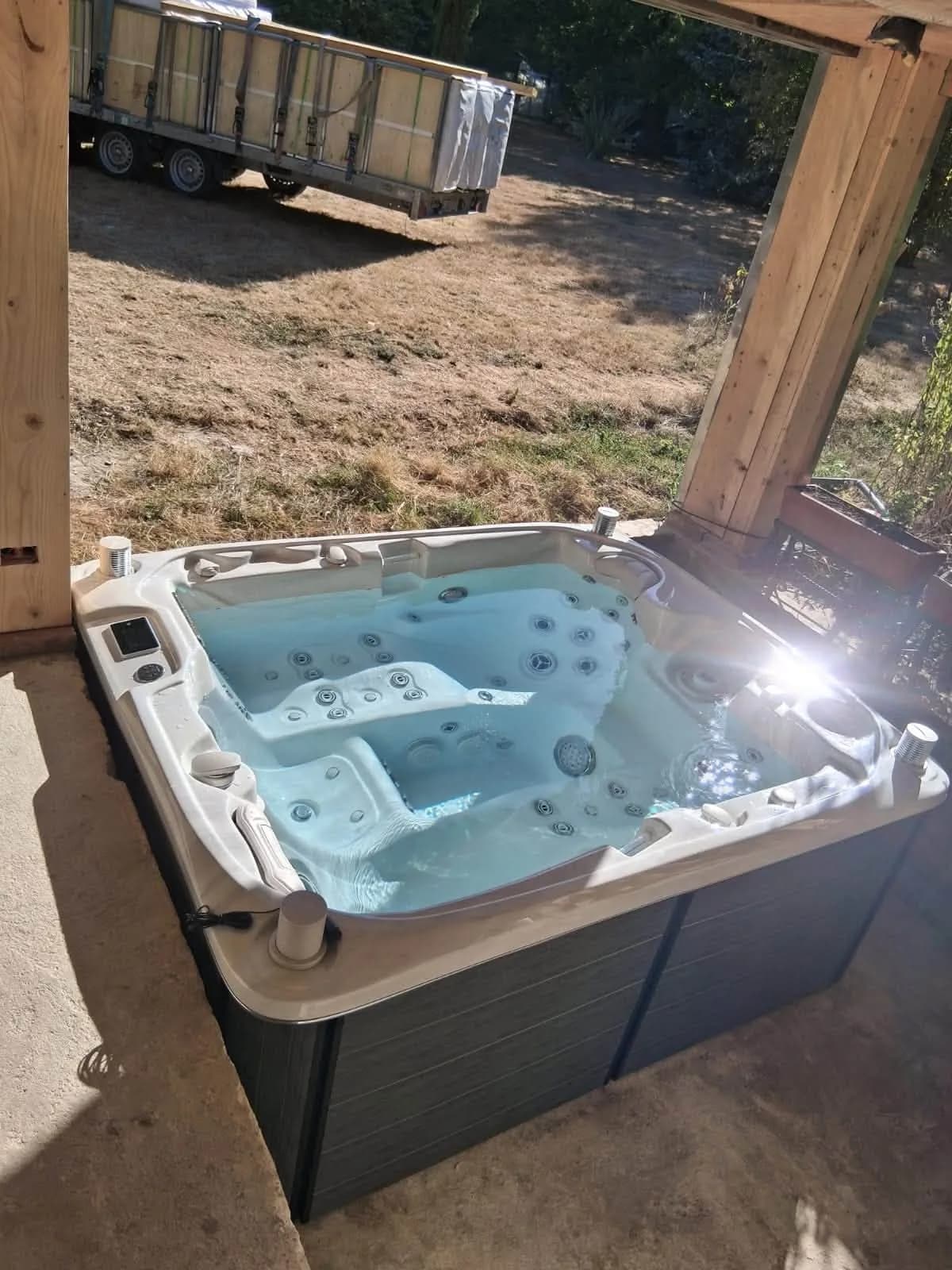 Installation d'un spa Rødberg Full option à La Gonfrière, autre vue du chantier