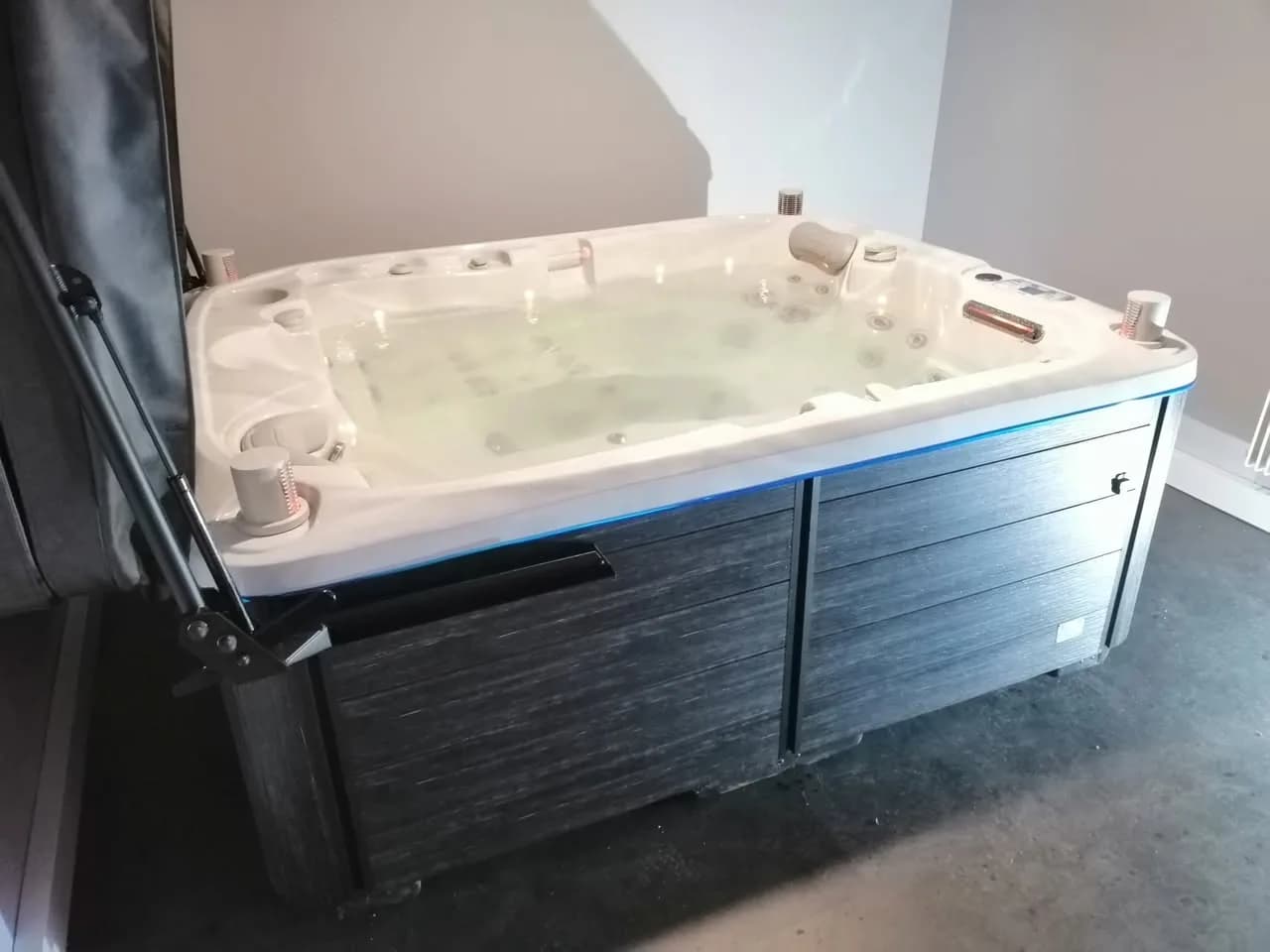 Installation d'un spa Rødberg Full option à Merxheim, autre vue du chantier