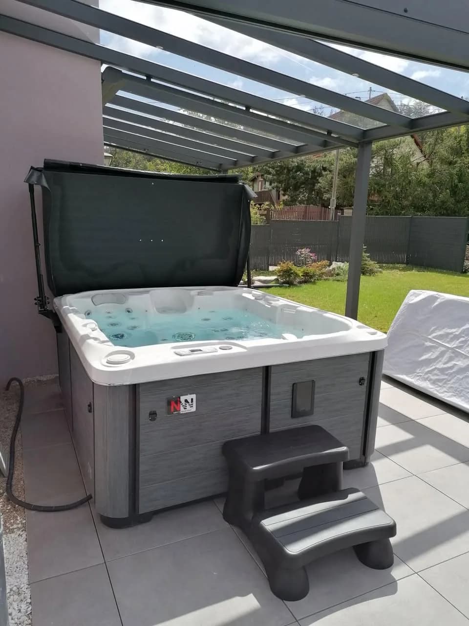 Installation d'un spa Rødberg Full option à Oberhaslach, autre vue du chantier
