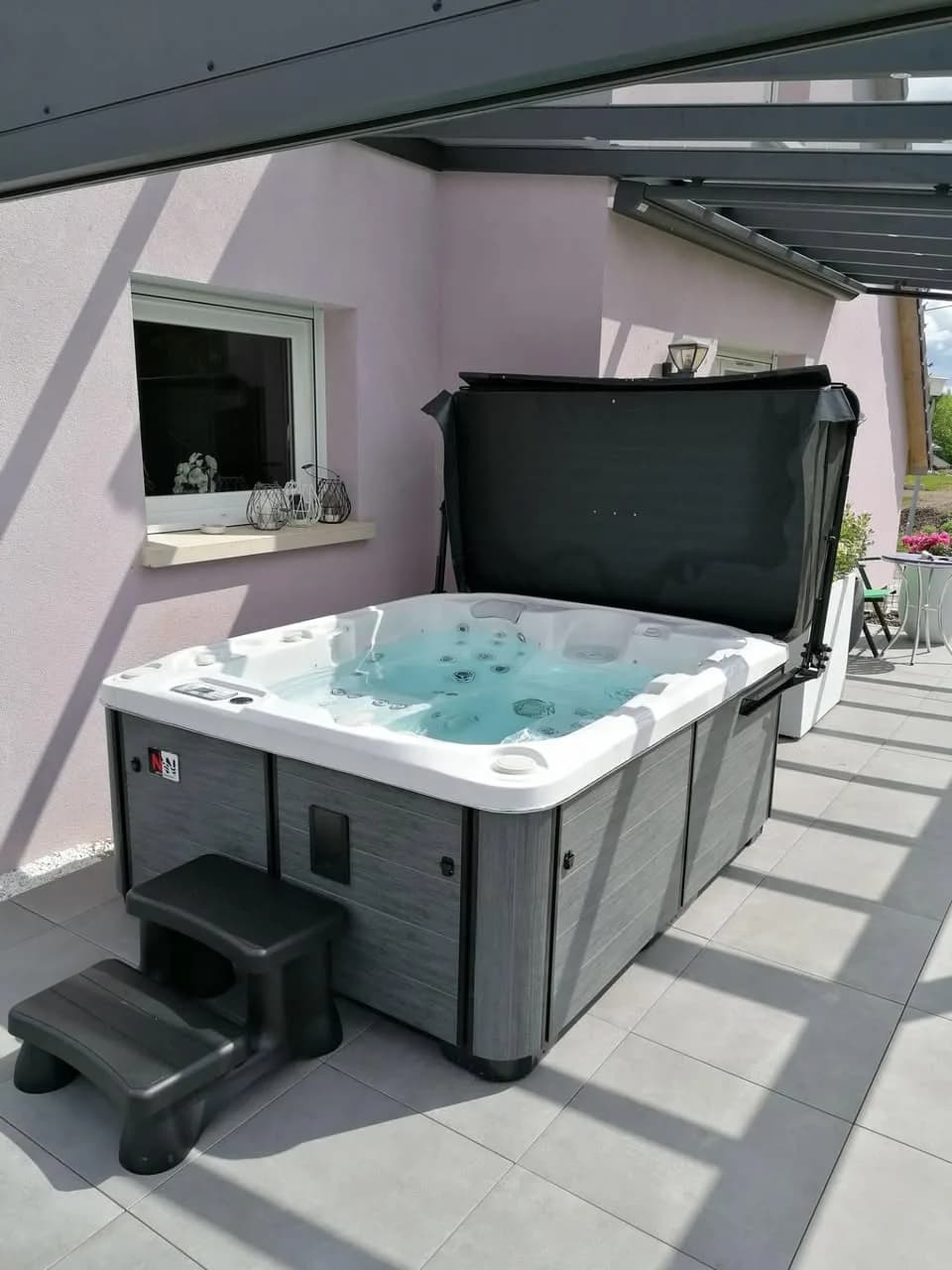 Installation d'un spa Rødberg Full option à Oberhaslach, autre vue du chantier