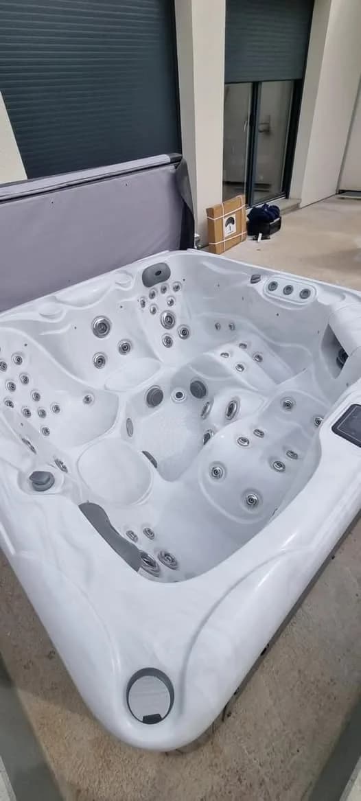 Installation d'un spa Ruby dans le Haut-Rhin, autre vue du chantier