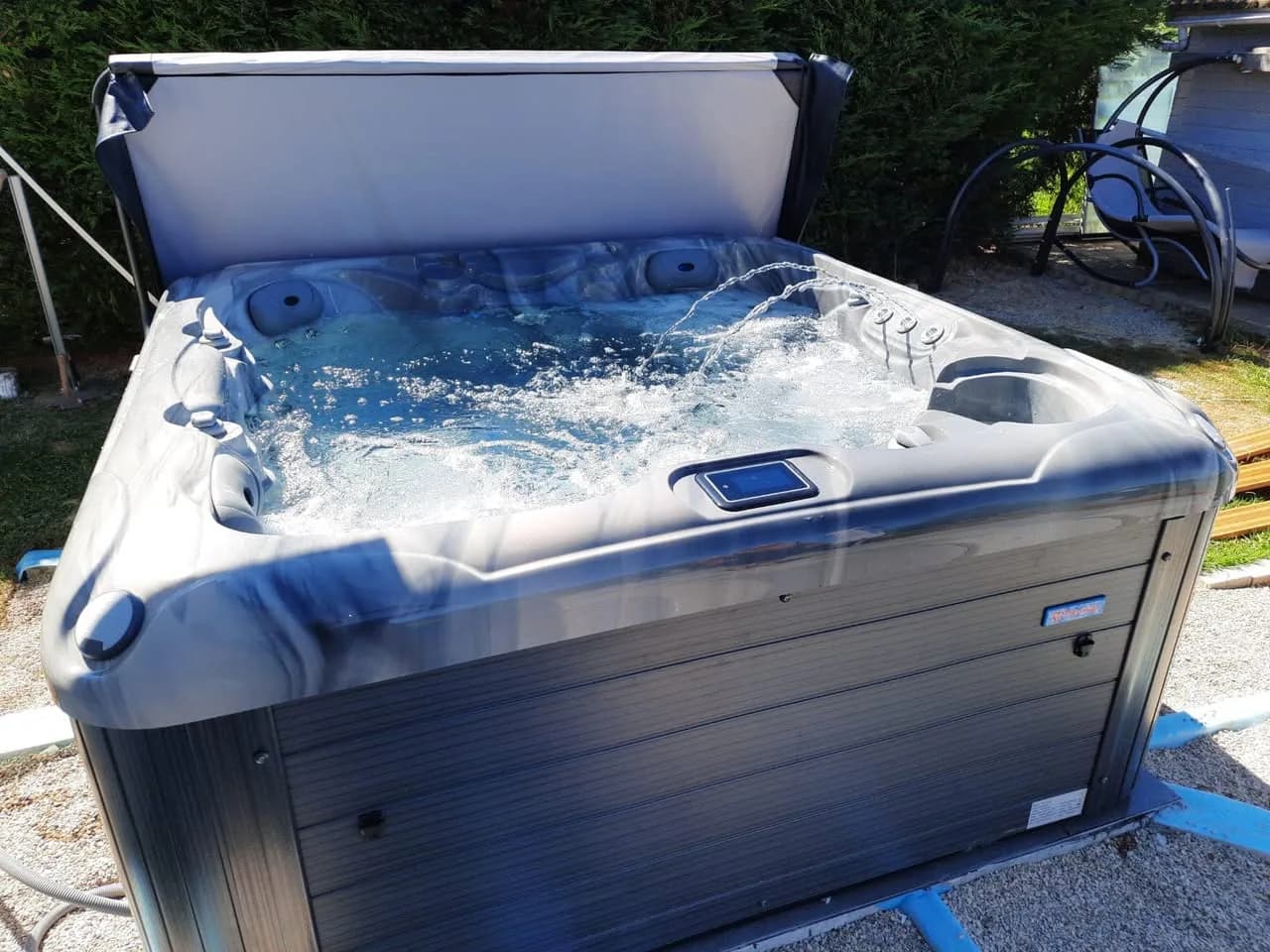Installation d'un spa Ruby à Lepuix-Neuf, autre vue du chantier