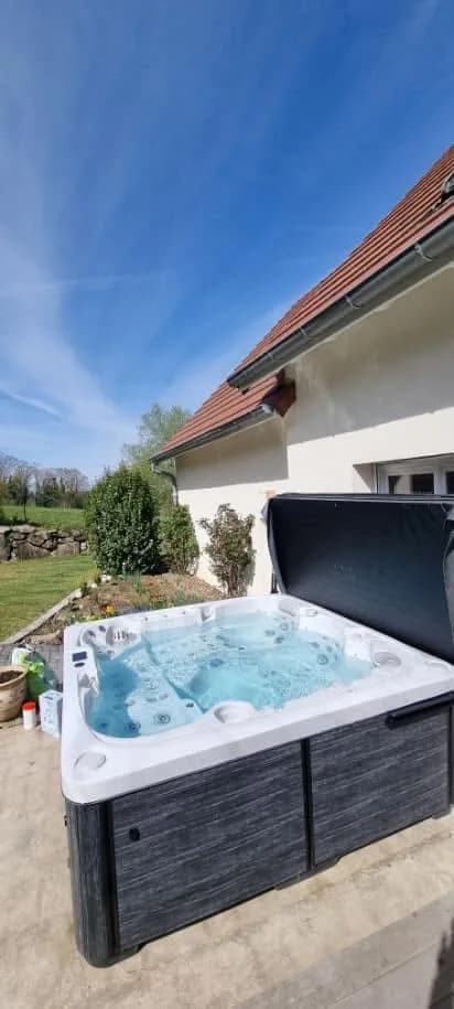Installation d'un spa Sølveijg Full option à Altkirch, autre vue du chantier