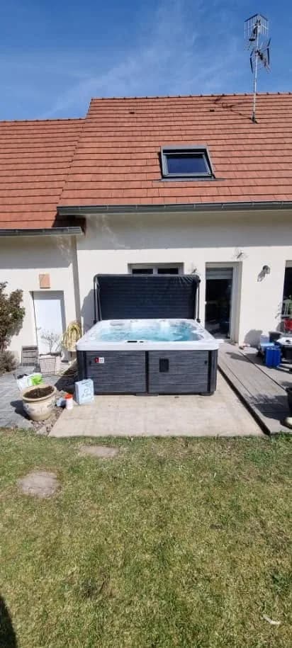 Installation d'un spa Sølveijg Full option à Altkirch, autre vue du chantier