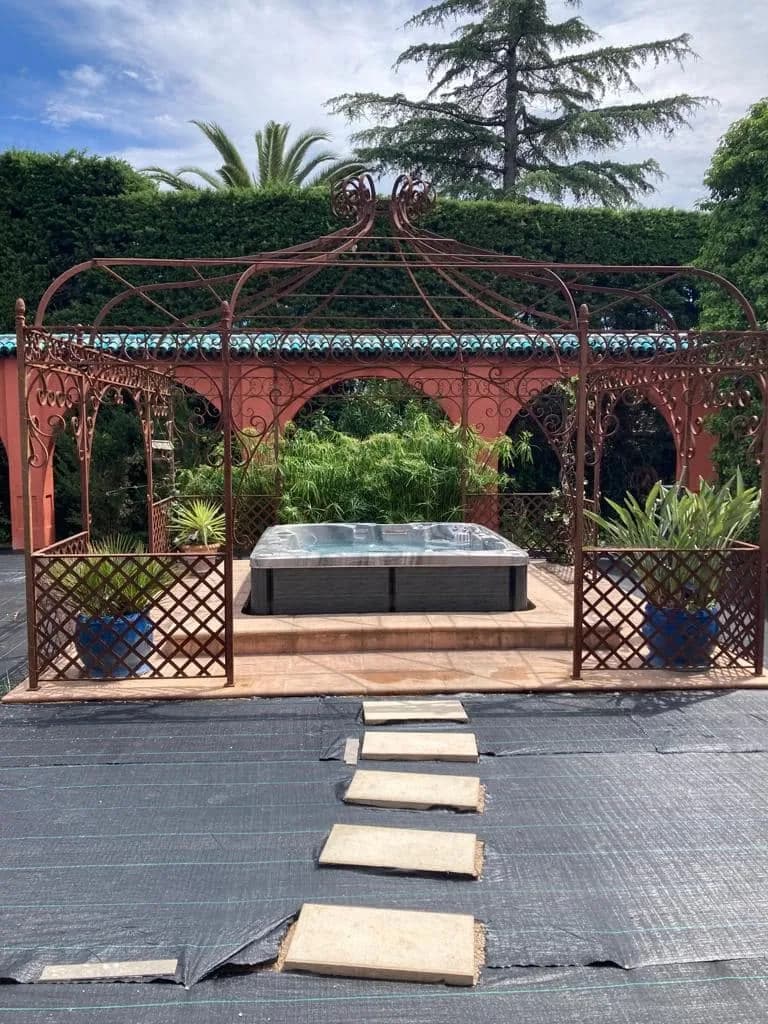 Installation d'un spa Sølveijg Full option à Antibes, autre vue du chantier