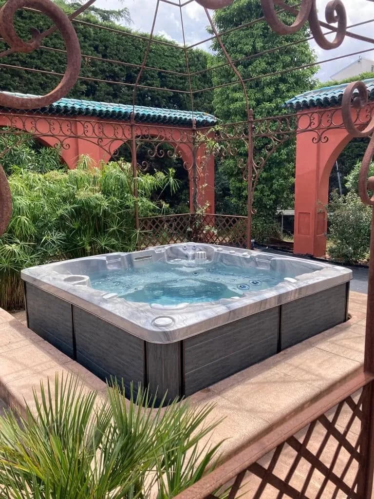 Installation d'un spa Sølveijg Full option à Antibes, autre vue du chantier