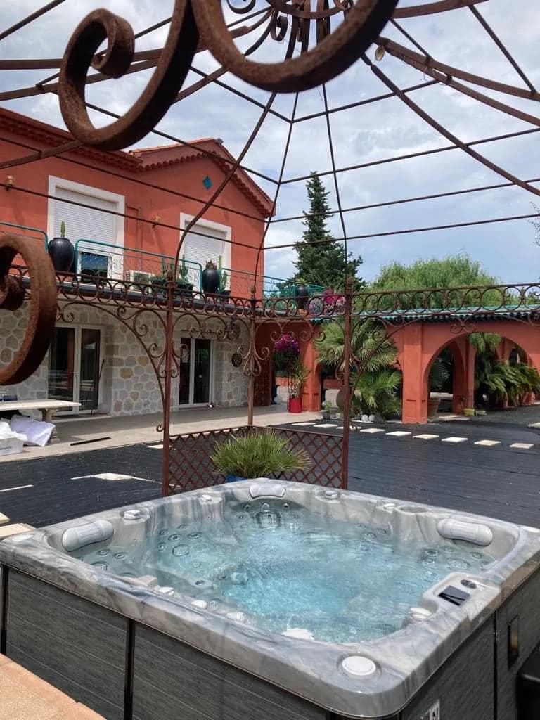 Installation d'un spa Sølveijg Full option à Antibes, autre vue du chantier